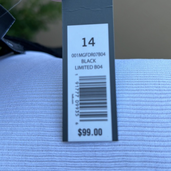 the limited black lace dress 14 - Picture 7 of 11